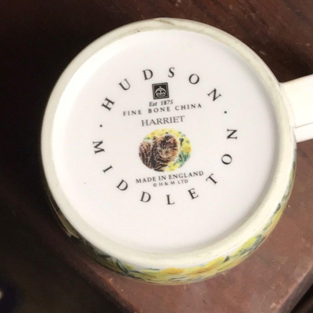 Vintage Hudson Middleton Tabby Cat and Daffodils Coffee Mug - Picture 4 of 4